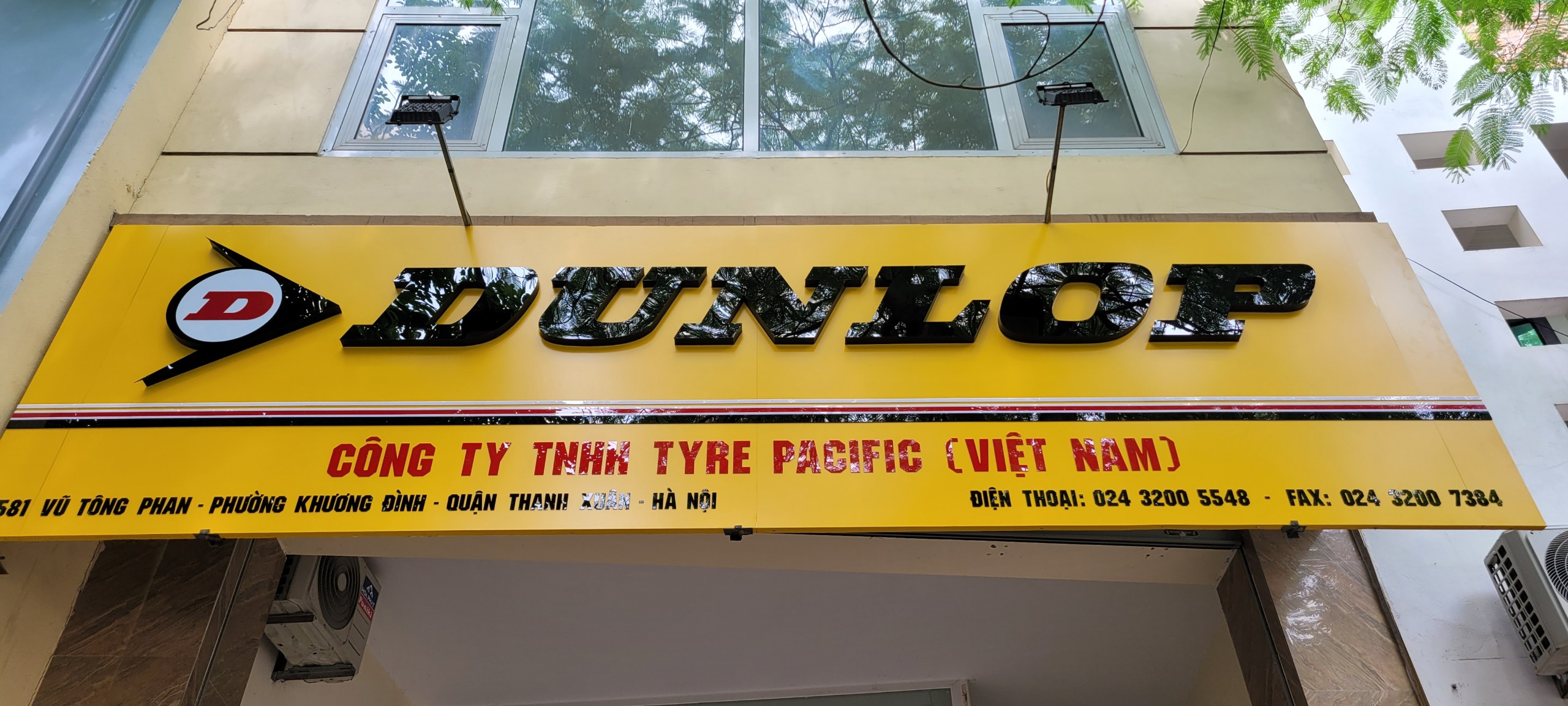 Biển quảng cáo cừa hàng DUNLOP