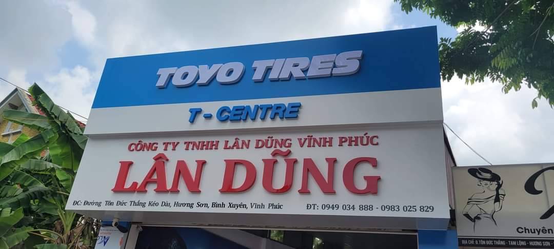 Biển quảng cáo của hàng lốp ô tô