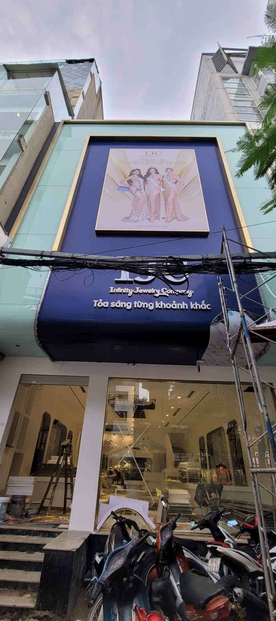 Biển quảng cáo cửa hàng trang sức IJC