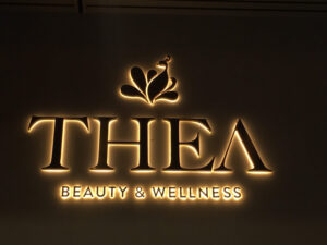 Bảng hiệu quảng cáo Spa sáng chân
