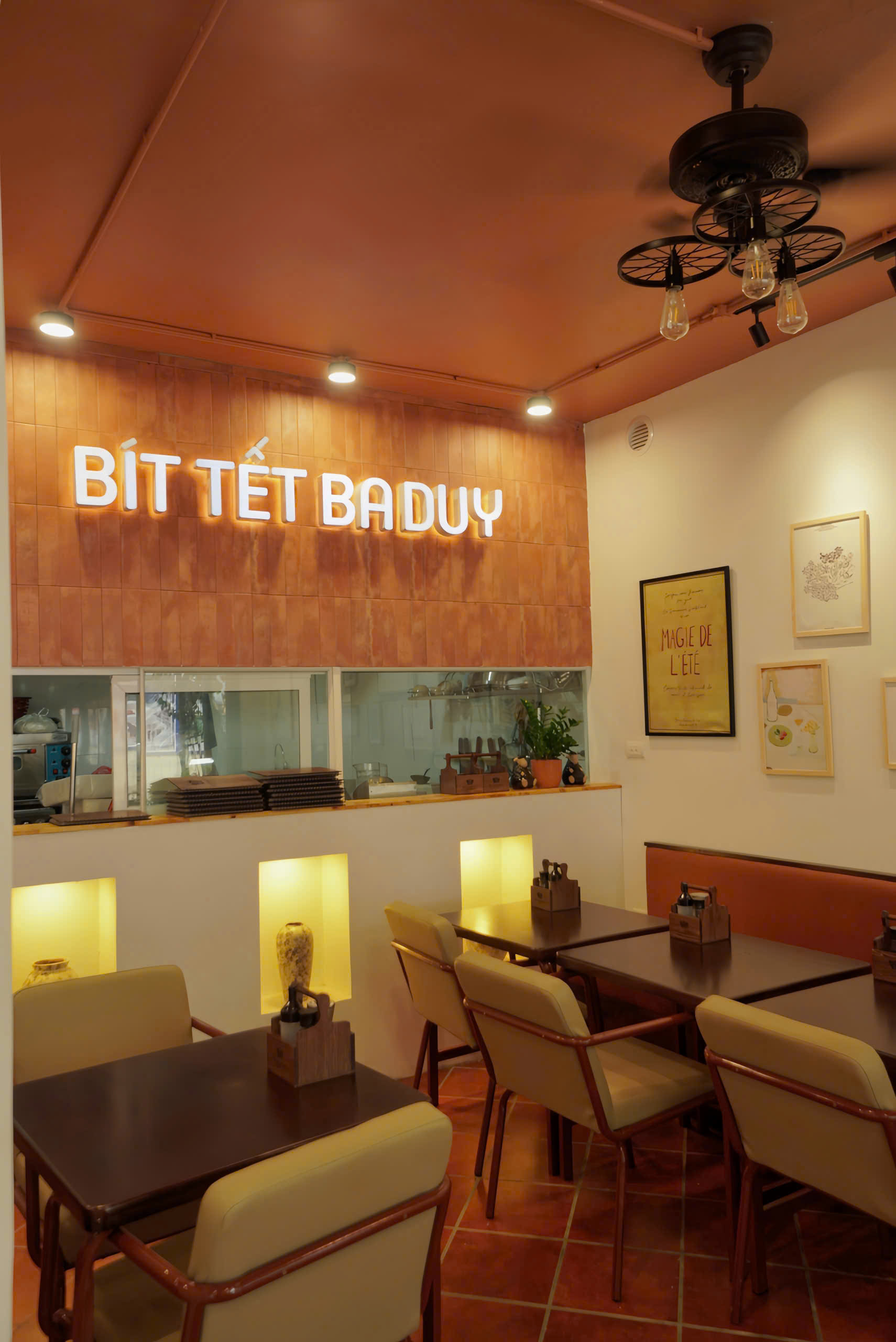 Biển Chữ Nổi Sáng Đèn Mặt Và Hắt Chân